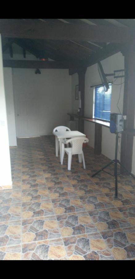 ריונגרו Hostal Hollywood Inn מראה חיצוני תמונה