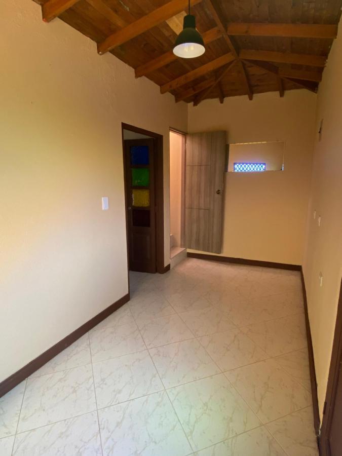 ריונגרו Hostal Hollywood Inn מראה חיצוני תמונה