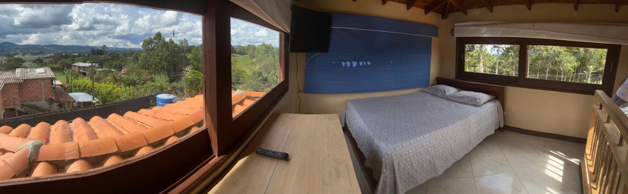 ריונגרו Hostal Hollywood Inn מראה חיצוני תמונה