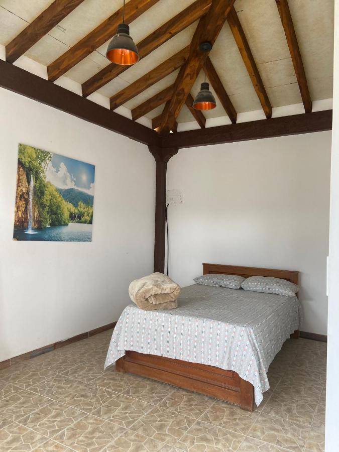 ריונגרו Hostal Hollywood Inn מראה חיצוני תמונה