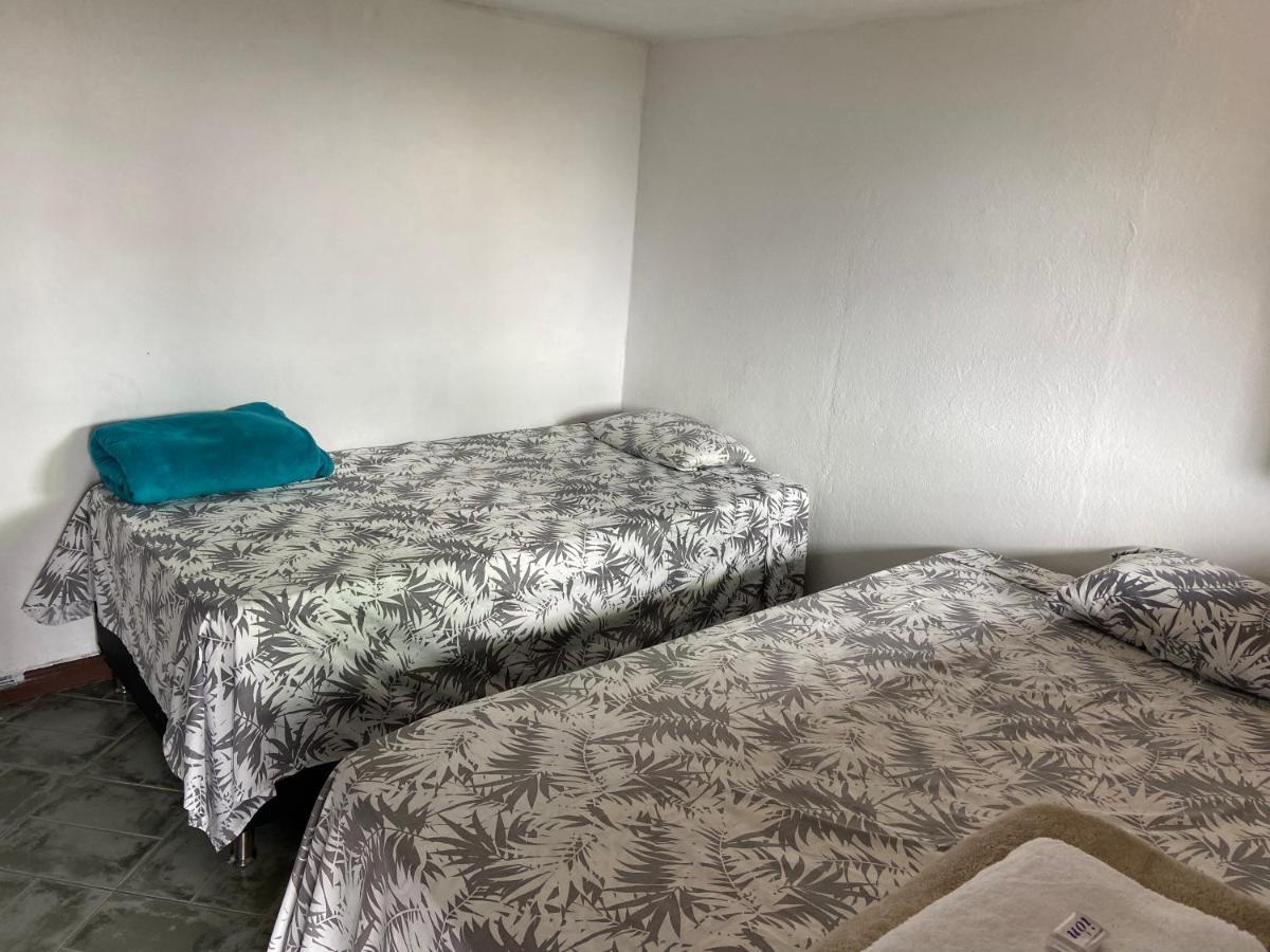 ריונגרו Hostal Hollywood Inn מראה חיצוני תמונה