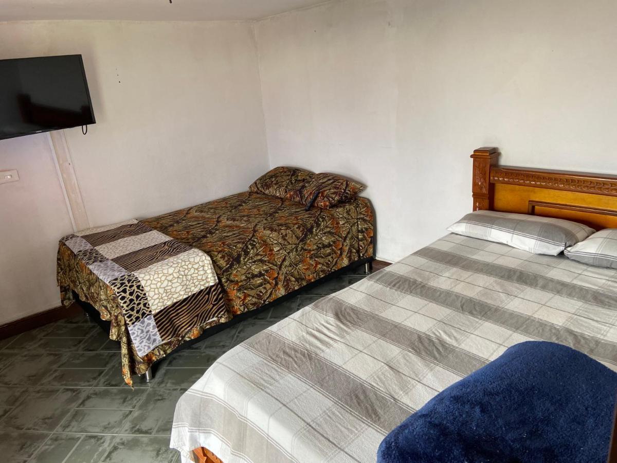 ריונגרו Hostal Hollywood Inn מראה חיצוני תמונה