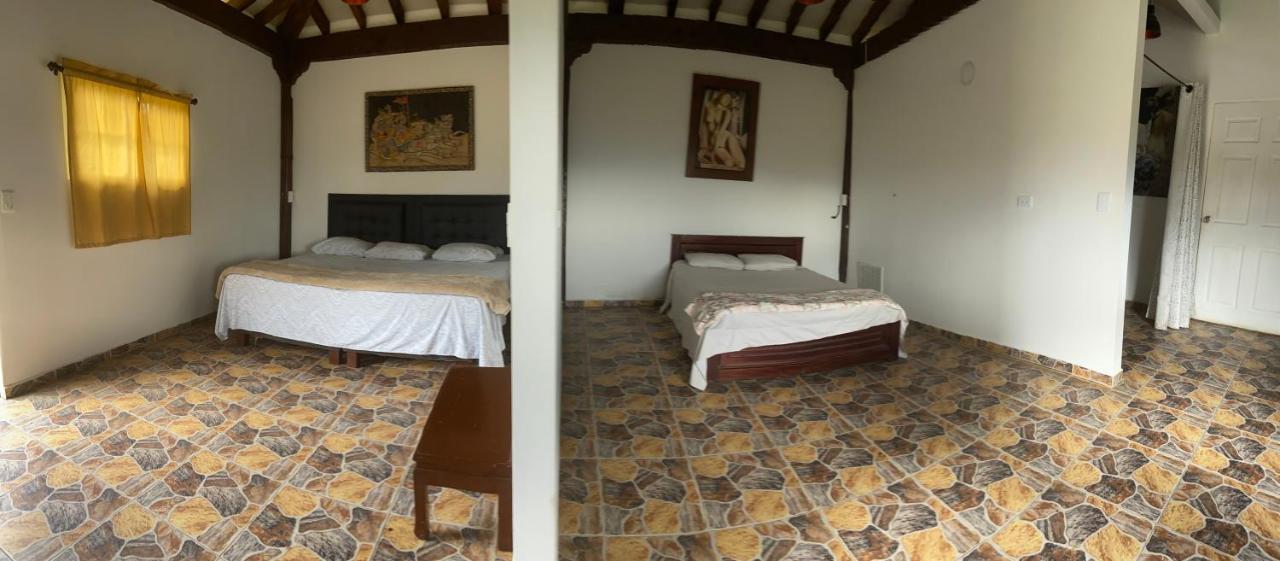 ריונגרו Hostal Hollywood Inn מראה חיצוני תמונה