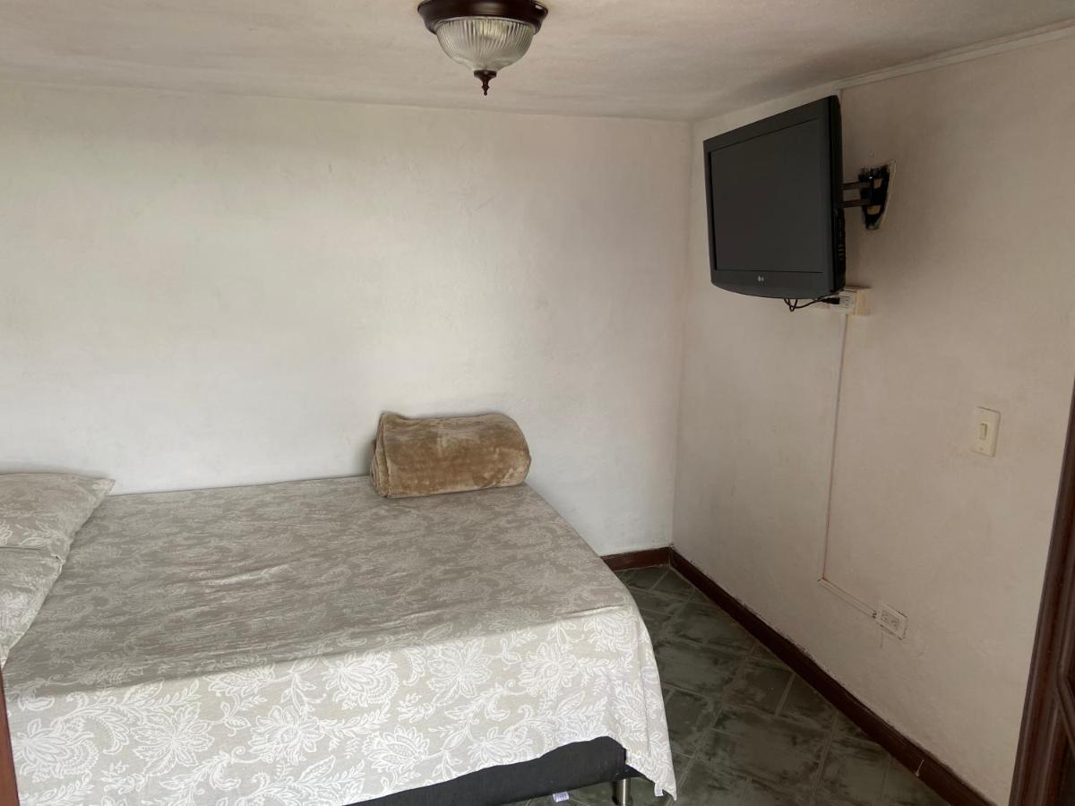 ריונגרו Hostal Hollywood Inn מראה חיצוני תמונה